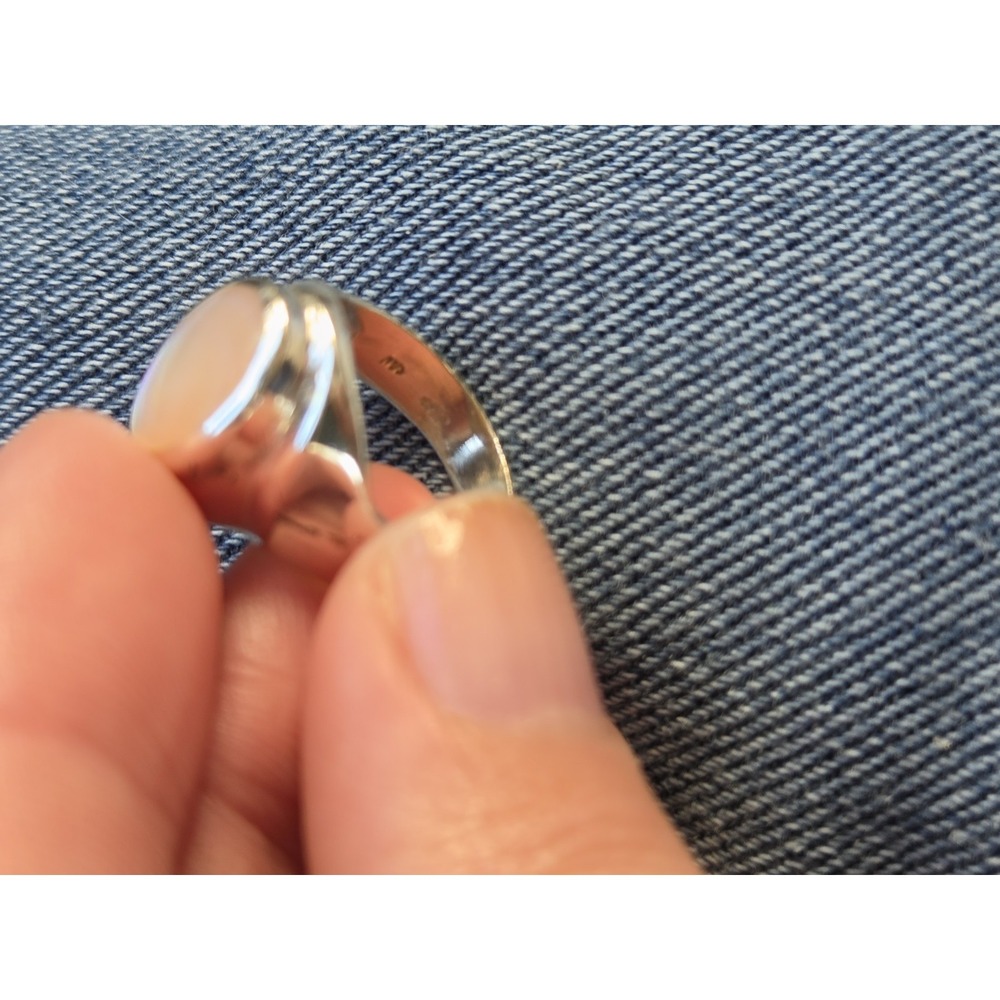 Sterling .925 MOP Oval Offset Ring. 7 - Picture 5 of 5